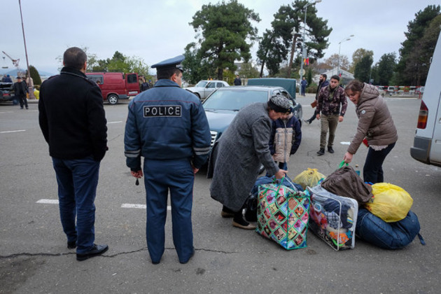 Армянские беженцы возвращаются в Ханкенди (ФОТО)