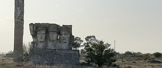 Военный журналист показал, в каком состоянии находится памятник солдатам ВОВ в Джебраильском районе (ФОТО)