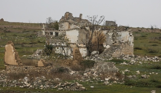 В Азербайджане, в отличие от Армении, не принято разрушать памятники старины
