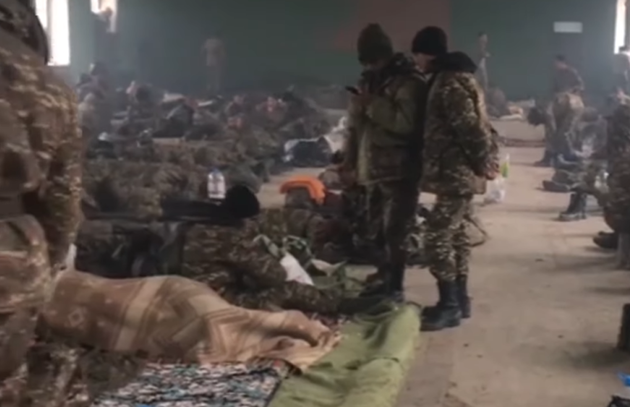 Правительство Армении заставляет своих солдат спать на бетоне (ВИДЕО)
