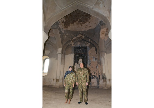 Ильхам Алиев и Мехрибан Алиева посетили освобожденный Агдам (ФОТО, ВИДЕО)