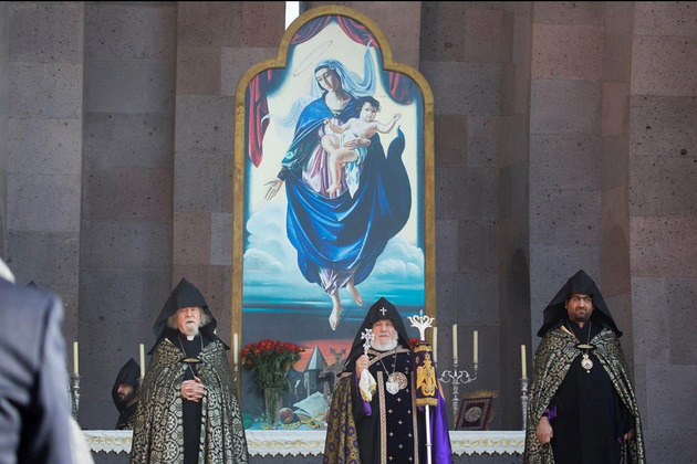 Поминальная литургия по погибшим оккупантам прошла в Первопрестольном Эчмиадзине
