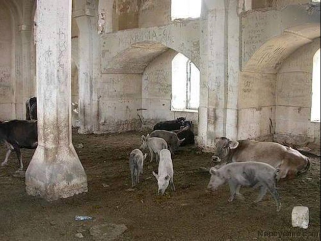 Азербайджанскую мечеть в Мердинли использовали в качестве хлева