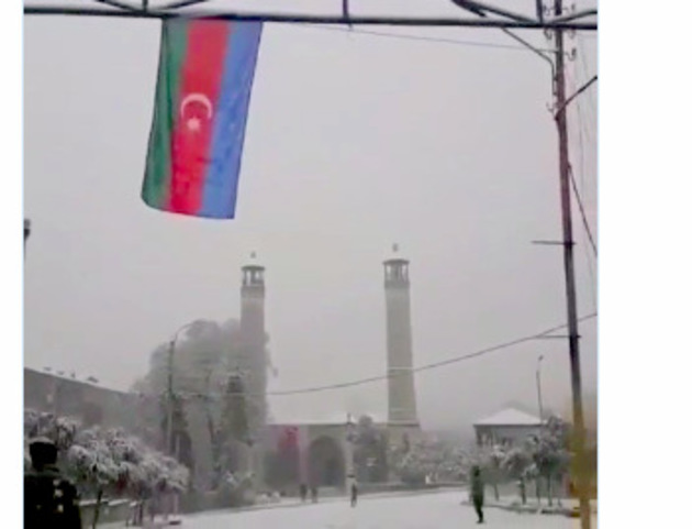 Азербайджанские граждане впервые за 28 лет увидели снег в Шуше (ВИДЕО)