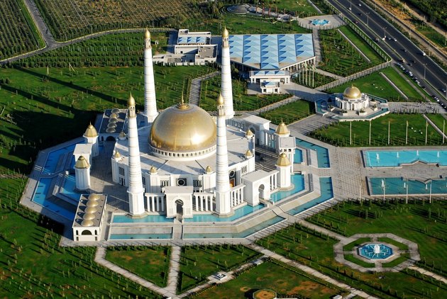 Туркменские мечети не откроют до Нового года - СМИ