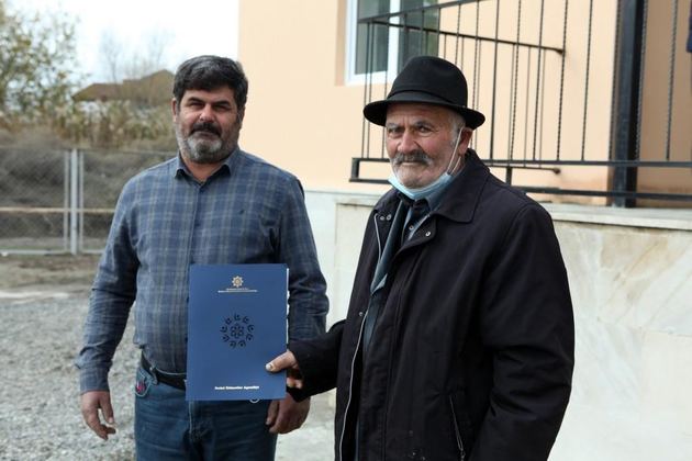 Семьи шехидов и инвалиды Карабахской войны получили жилье в шести городах и районах Азербайджана