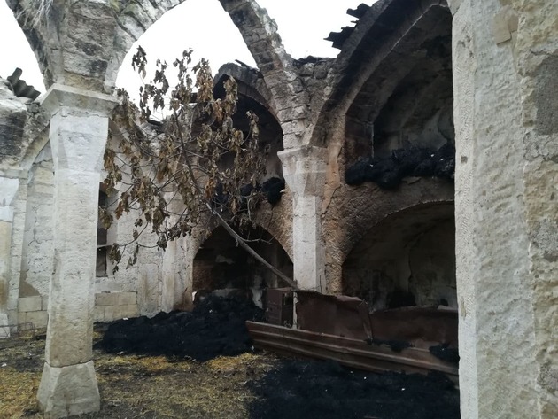 Российский журналист показал мечеть и кладбище, разрушенные оккупантами в Агдамском районе (ФОТО)