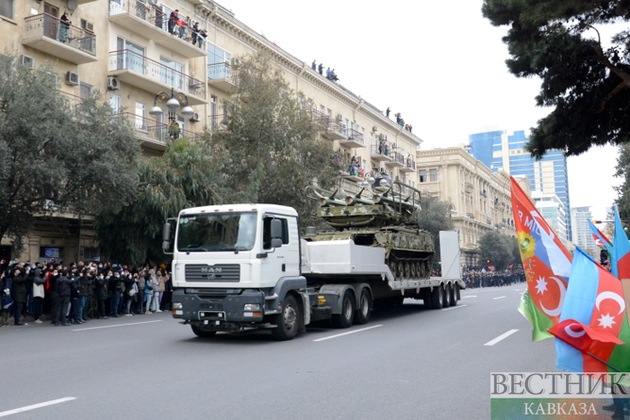 Вот как жители Баку приветствовали Парад Победы (Фоторепортаж)