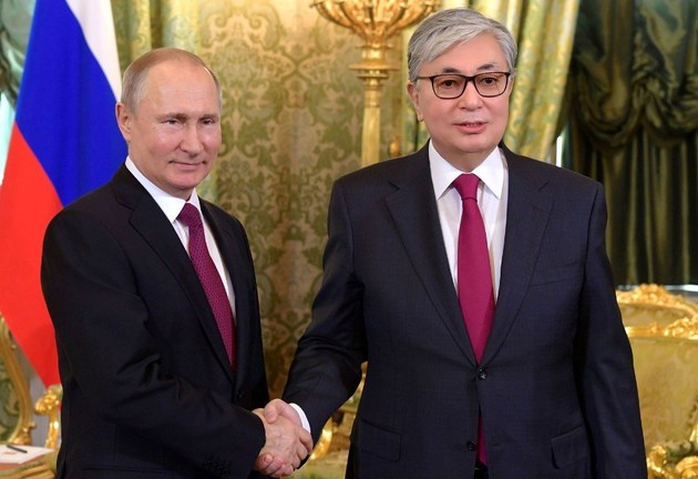 Путин поздравил с Новым годом Токаева и Назарбаева
