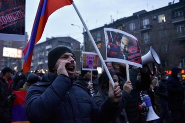 В Ереване проходит очередное шествие против Пашиняна