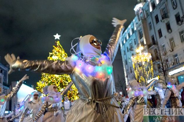 Новогодние аттракционы заработают на Главной площади столицы Кубани завтра