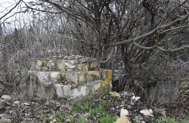 Армянские оккупанты не оставили камня на камне от памятника Физули