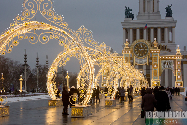 Москву украсили к Новому году (фоторепортаж)