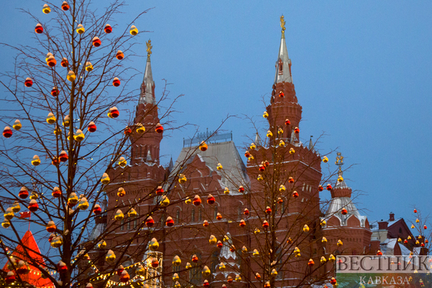 Москву украсили к Новому году (фоторепортаж)