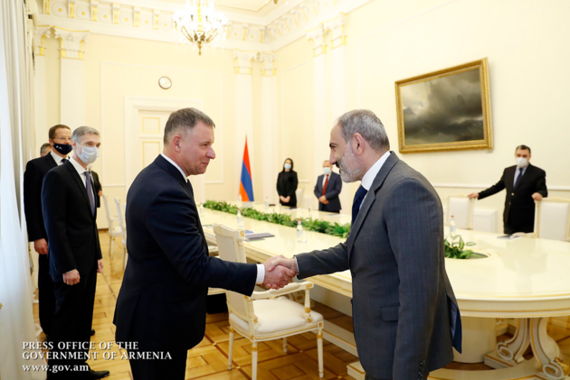Пашинян дал высокую оценку работе МЧС России в Карабахе