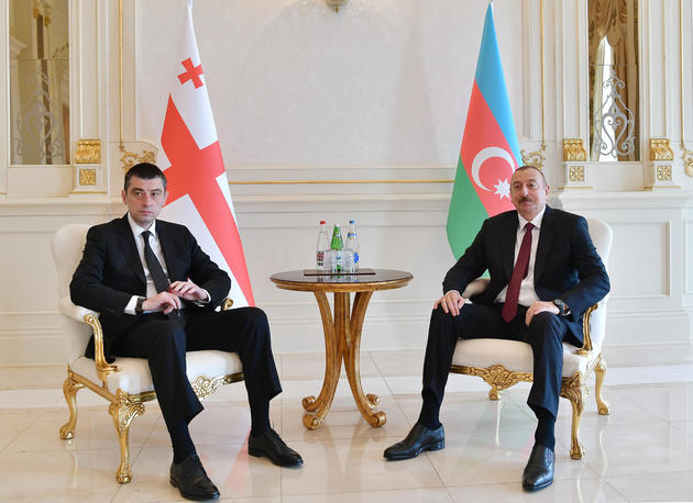 Ильхам Алиев поздравил Гахария с переназначением на пост премьера Грузии
