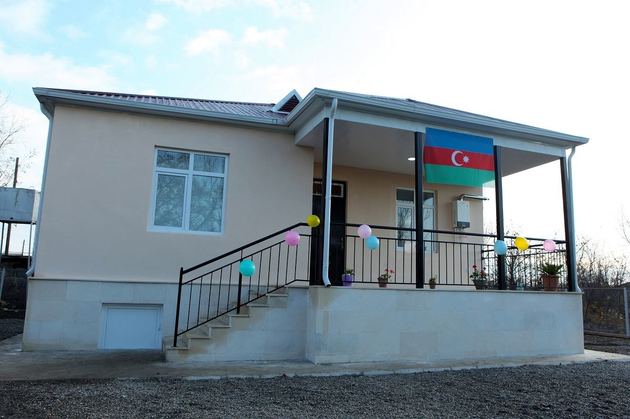 Еще 64 семьи шехидов и инвалидов Карабахской войны получили квартиры и дома в Азербайджане
