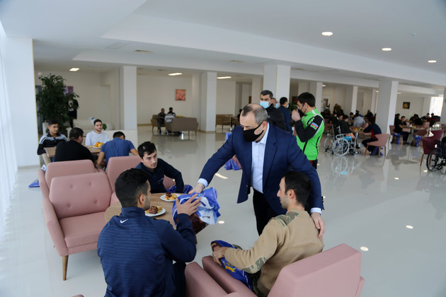 Представители парламента и Минобороны Азербайджана навестили раненых военных (ФОТО, ВИДЕО)