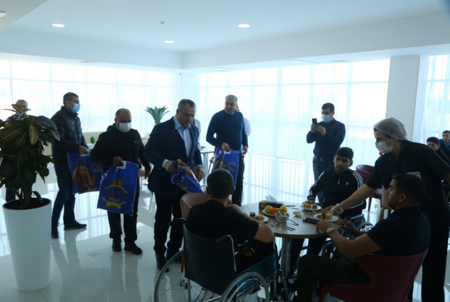 Представители парламента и Минобороны Азербайджана навестили раненых военных (ФОТО, ВИДЕО)
