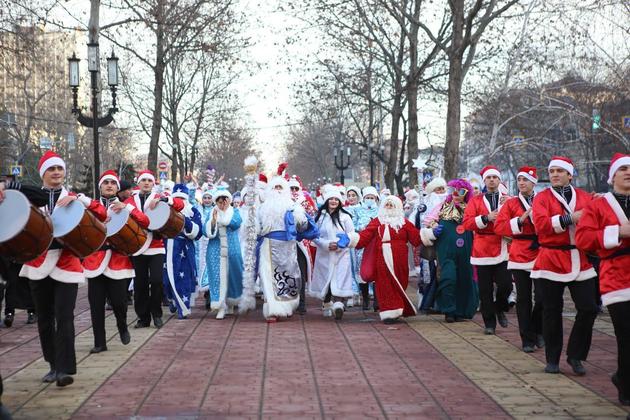 В Дагестане прошел парад Дедов Морозов