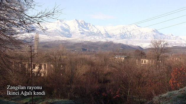 Разрушенные оккупантами дома и белоснежные горы: так выглядит село Икинджи Агалы (ВИДЕО)