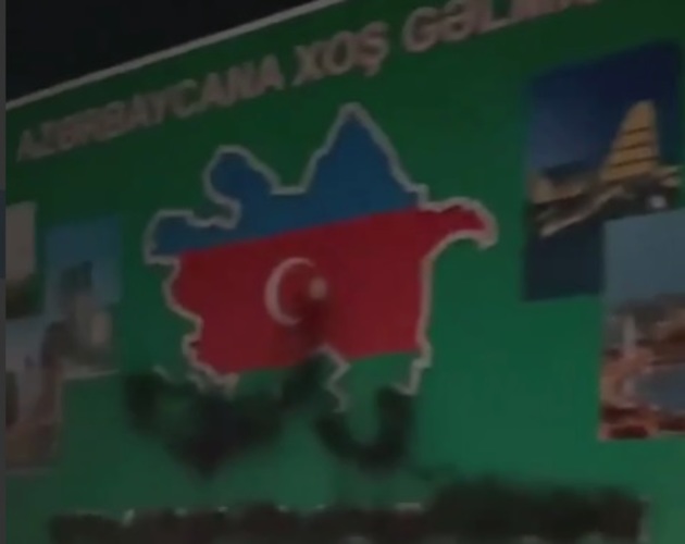 Армянские вандалы испортили табличку "Добро пожаловать в Азербайджан" на азербайджанской трассе Горис-Капан (ВИДЕО)