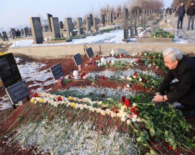 Серж Саргсян перед итогом своей 30-летней политики оккупации – могилами напрасно погибших солдат (ФОТО)