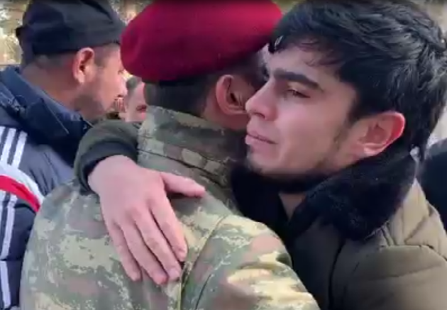 Участвовавшие в Карабахской войне два друга встретились по окончании боевых действий (ВИДЕО)