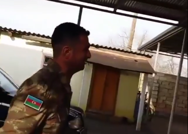 Воевавший в Карабахе офицер ВС Азербайджана впервые встретился с мамой по окончании войны (ВИДЕО)