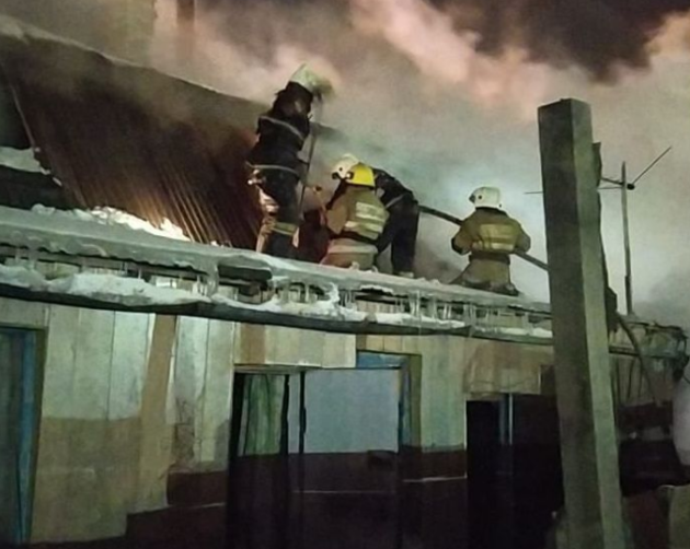 Одноэтажное общежитие сгорело в столице Казахстана