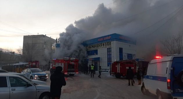 Более 10 машин сгорели в автомойке в столице Казахстана