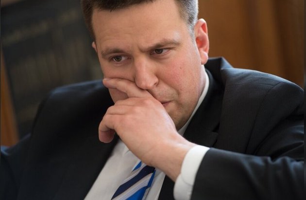 Из-за скандала с госкредитами подал в отставку премьер Эстонии