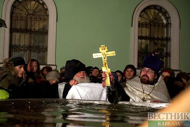 Бассейн для купаний на Крещение сделали во дворе церкви в Кызылорде