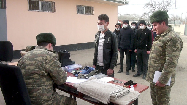 Так молодых азербайджанских солдат принимают в учебных частях (ФОТО/ВИДЕО)