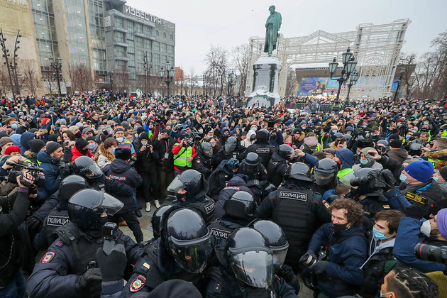 На несогласованной акции протеста в Москве задержали более 600 демонстрантов - ОНК 
