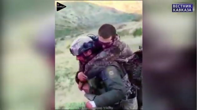 Так азербайджанский спецназовец вынес с поля боя раненого армянского солдата (ВИДЕО)