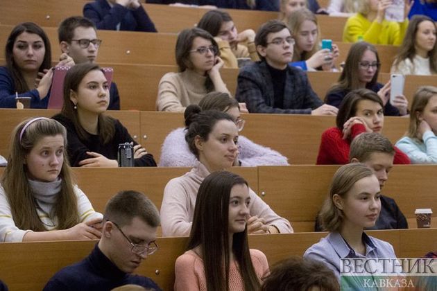 Только 43% российских выпускников собираются поступать в вузы