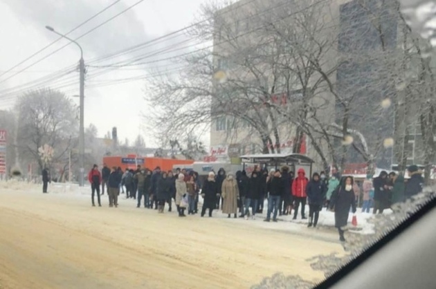 Непогода собрала на остановках толпы ставропольчан