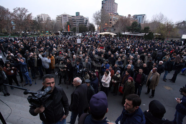 Оппозиция Армении готовит вечерний митинг у парламента