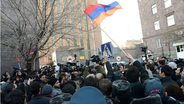 Противники Пашиняна ворвались в еще одно правительственное здание