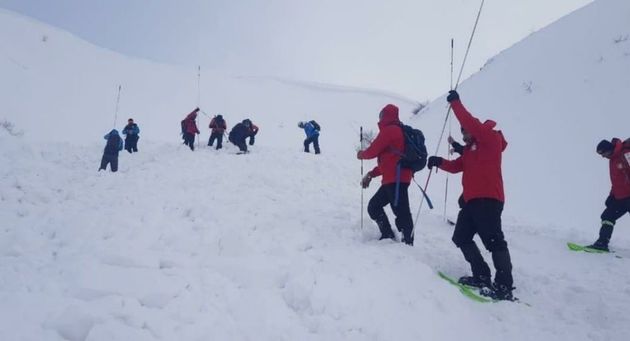 Грузинские спасатели нашли мертвым лыжника, попавшего под лавину