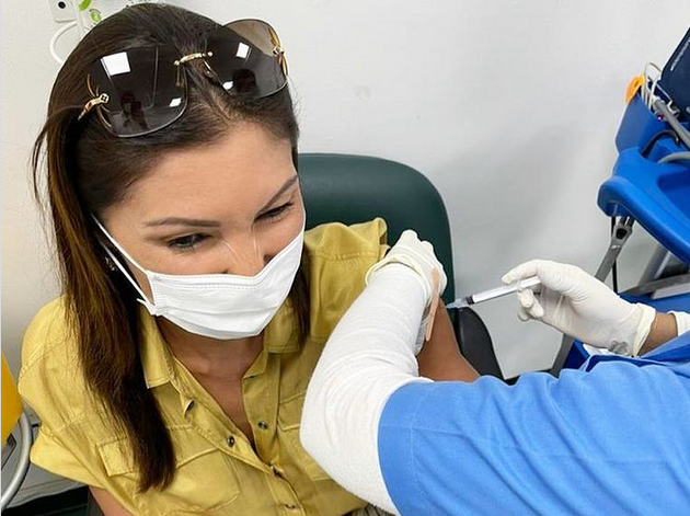 Алия Назарбаева сделала прививку китайской антиковидной вакцины