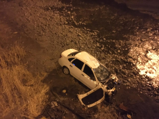 Машина упала с моста в Северной Осетии (ФОТО)