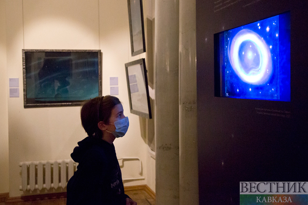 Открылась выставка пионера художественного освоения космоса