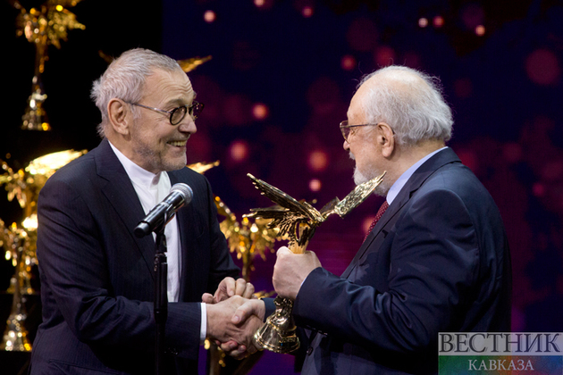 Рустам Ибрагимбеков получил премию "Ника" в номинации "Честь и достоинство"