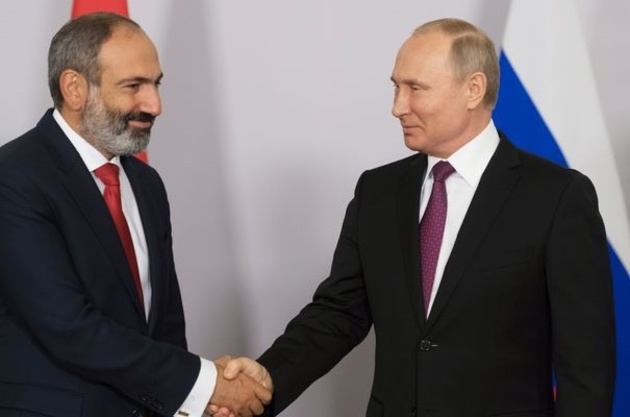 Владимир Путин получил поздравления с Днем Победы от премьера и президента Армении