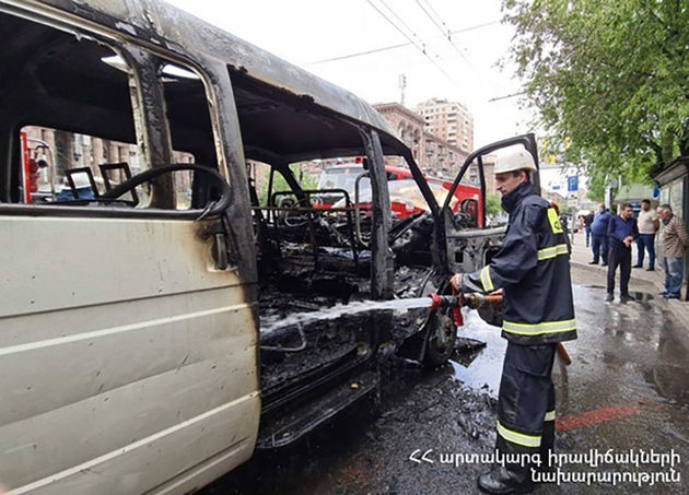 Маршрутка сгорела в центре Еревана