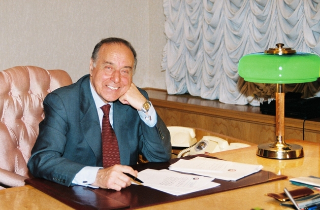 98 лет со дня рождения Гейдара Алиева