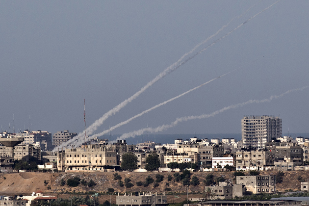 Ракетный удар Израиля разрушил здание в Газе, где располагались офисы ряда СМИ