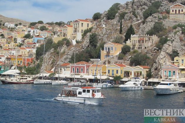 Греция с 15 мая будет принимать туристов, прививых "Спутником"
